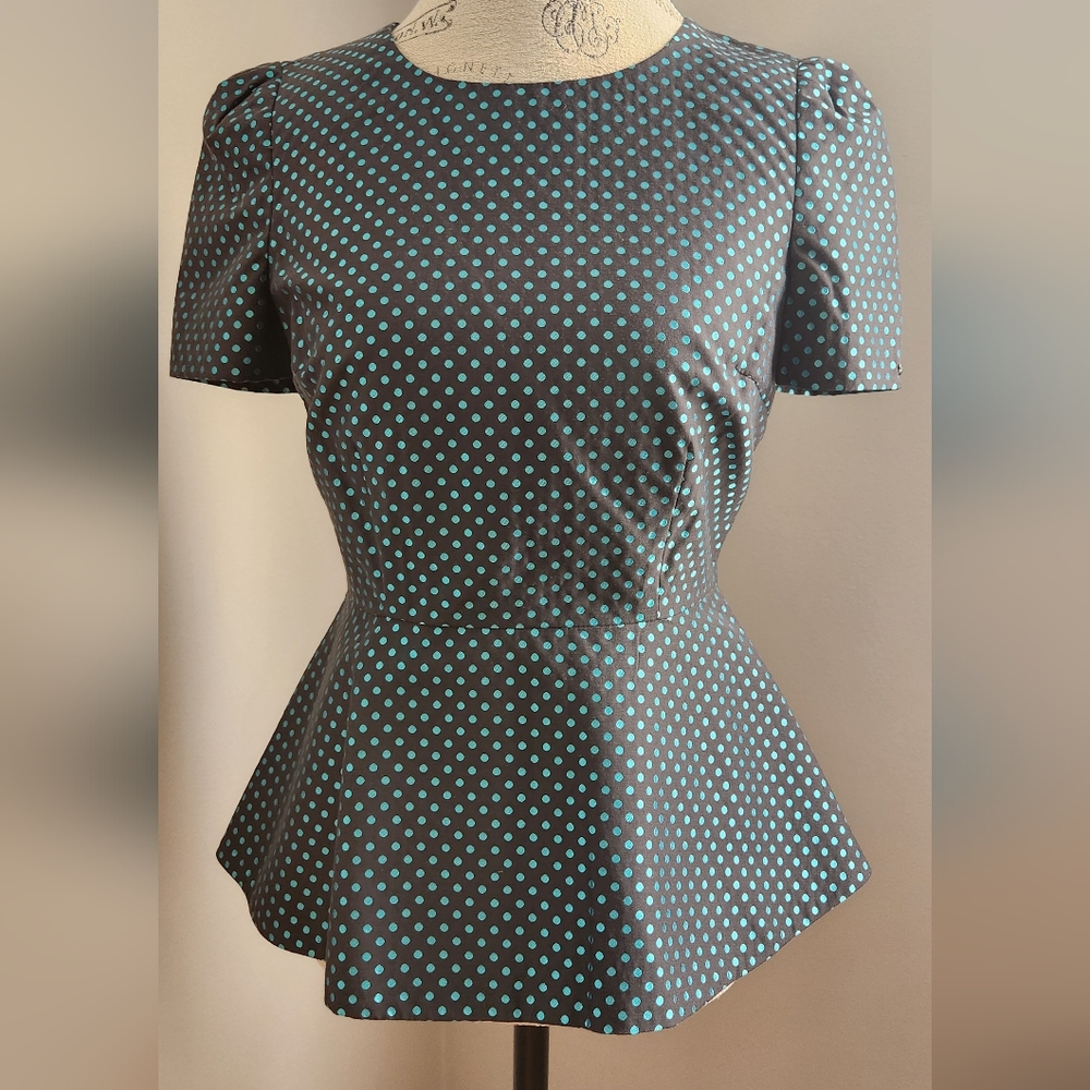 SIMPLE boutique short sleeve peplum top in size 36 (S)